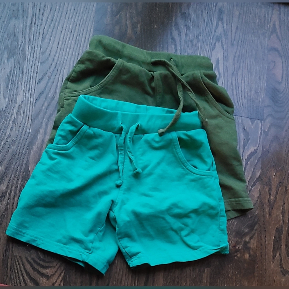 Green size 4 kids shorts, lot of 2, green
